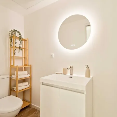 Charming Appt- Ac- 1br 2p - Centre St Tropez סן טרופז