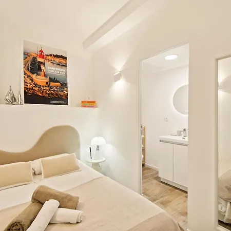 Charming Appt- Ac- 1br 2p - Centre St Tropez 圣特罗佩